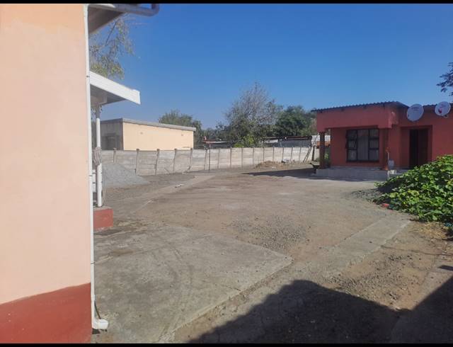 3 BEDROOM HOUSE FOR SALE IN OOS EINDE